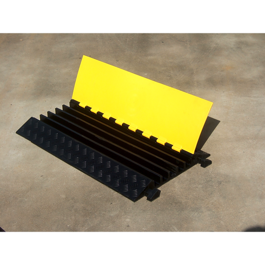 Protector de Cable de 5 Canales / Base de Goma y Tapa de PlÃ¡stico / Capacidad 4.6 Toneladas / Canal 38x35MM / Longitud 90 cm / Amarillo y Negro